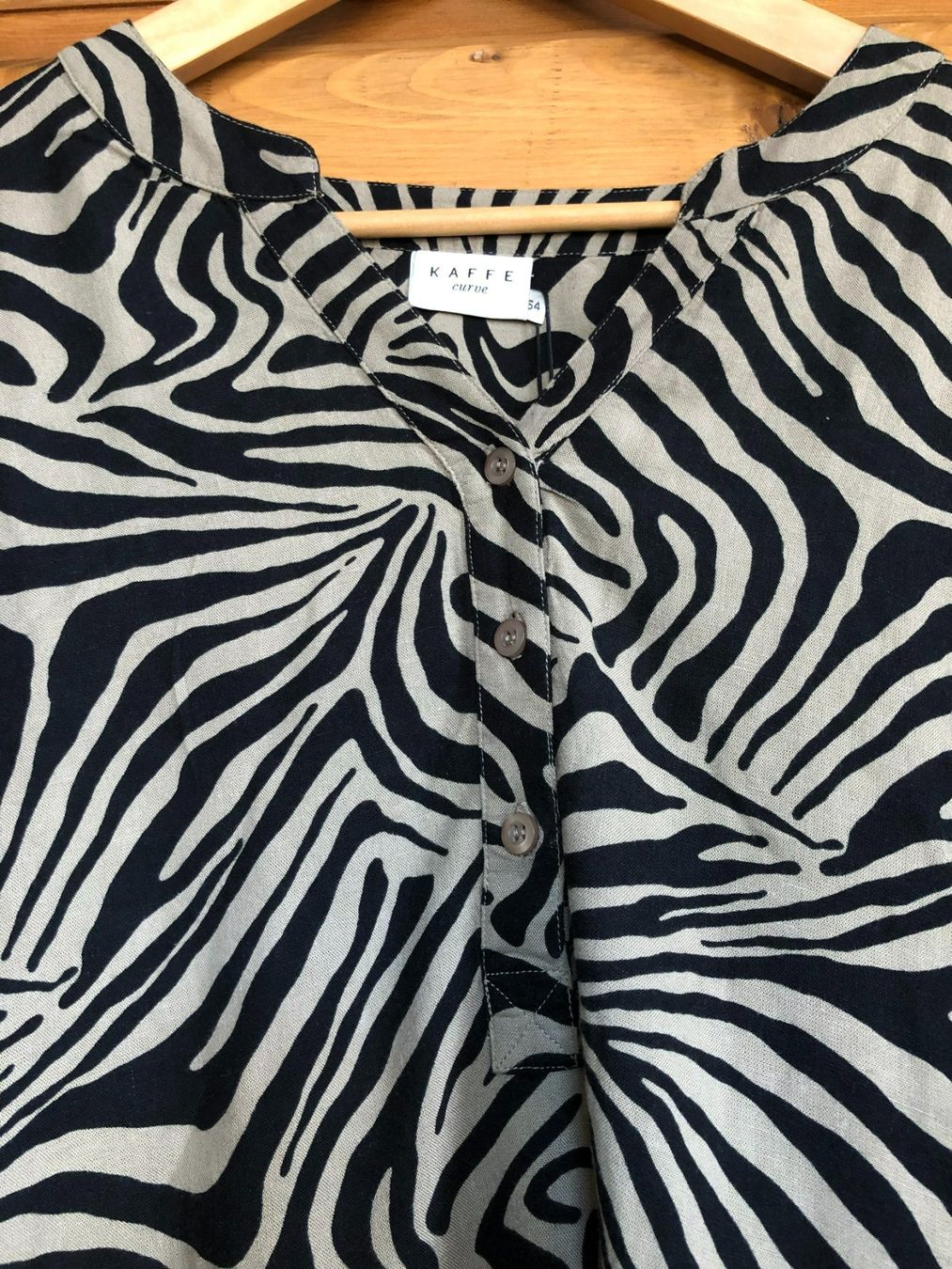 Camicette: NEU - Bluse von Kaffe Curve 54 – Nuovo e nell'imballaggio originale da Bellinzona venduto da JackieBlue 1