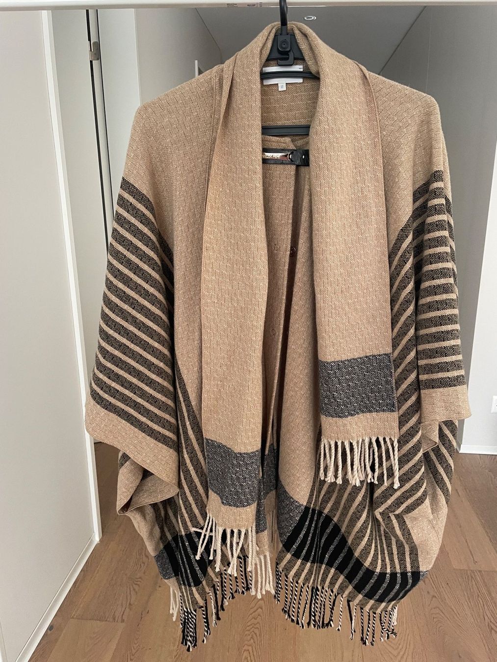 Patrizia Pepe Altro in Moda donna: Patrizia Pepe Poncho – Usato da Richterswil venduto da KAYLEIGH_77 2
