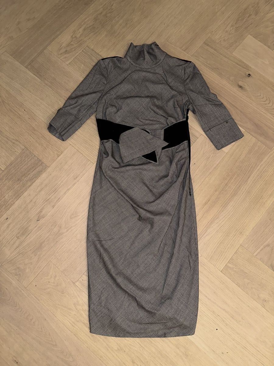 Sportmax Vestiti: SPORT MAX - Robe noire et blanche - taille 38 – Usato da Genève venduto da Lucie.hwrth