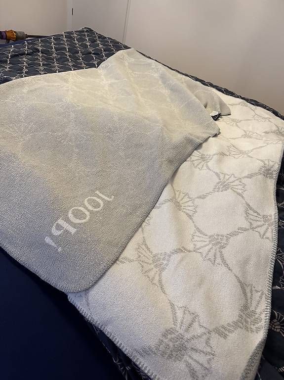 Coperte: Joop! Wohndecke 150x200cm – Usato da Oberbüren venduto da dijbdn 1