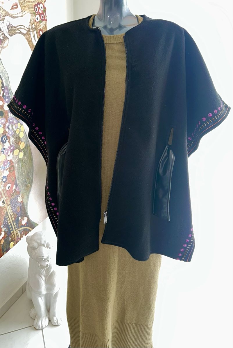 Desigual Sonstige Damenmode: DESIGUAL CAPE 1 SIZE neuwertig – Neu (gemäss Beschreibung) aus Unteraegeri von MH203 2