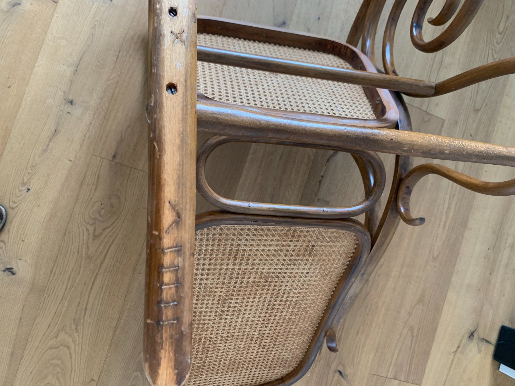 Thonet Sedie: echter alter Thonet-Schaukelstuhl – Usato da Engelberg venduto da xoferif 3