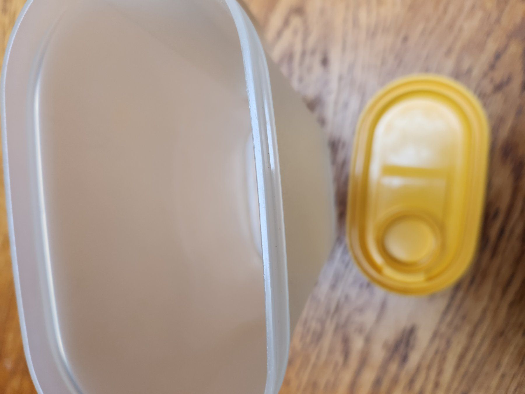 Tupperware Contenitori & Simili: Tupperware Krug 2.0l  Gelb – Usato da Gstaad venduto da Meiel2020 1