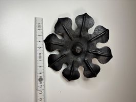 Blume aus Metall, alt