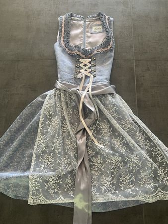Schönes blau-graues Dirndl