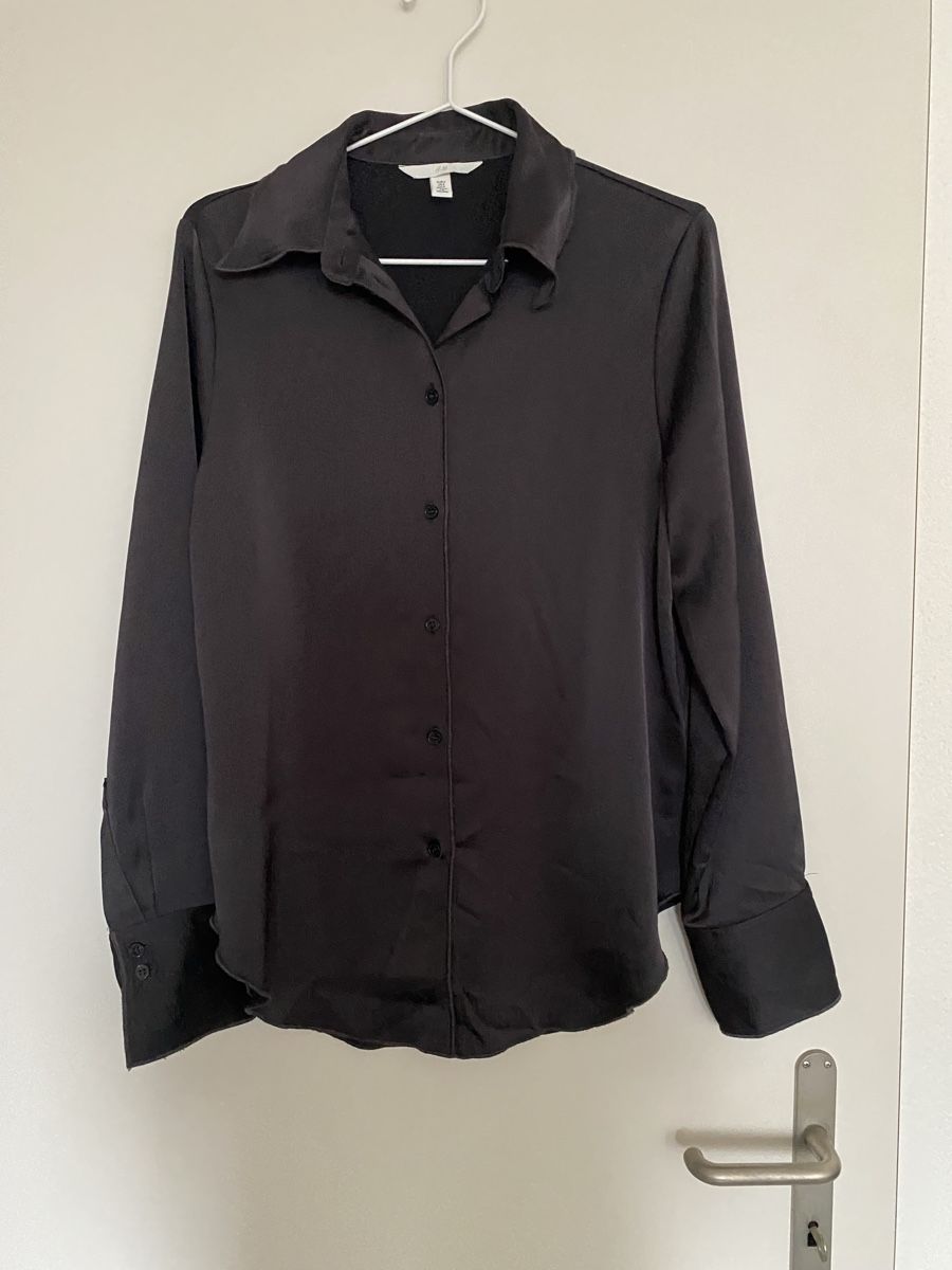 H&M Camicette: Schwarze satinierte Bluse – Usato da Luzern venduto da champagnelaury
