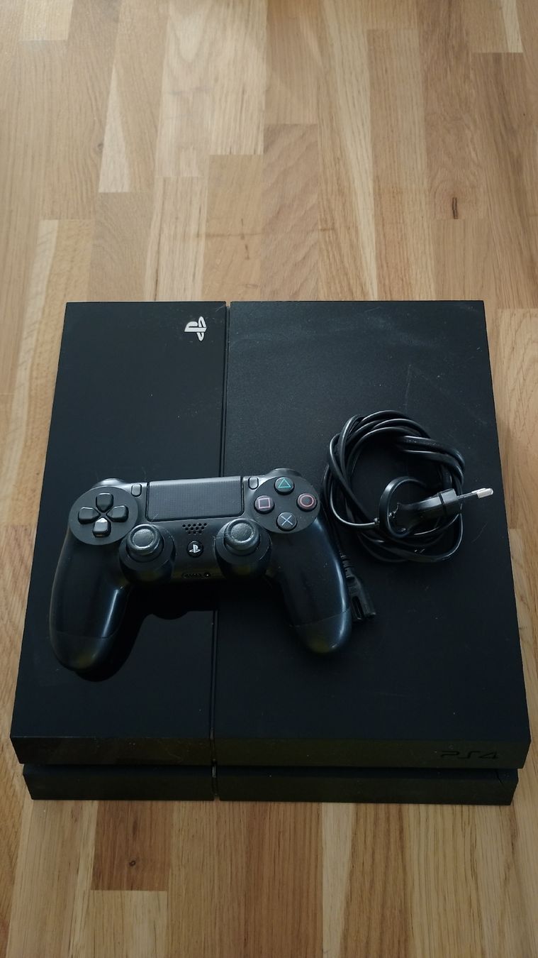 Sony Console: Playstation 4 – Usato da Marly venduto da versys