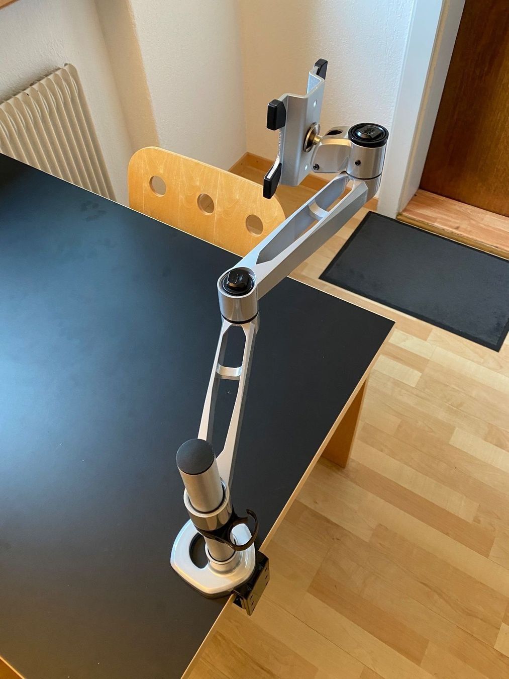 Staffa per monitor: Support de table Professional pour écran – Usato da Le Vaud venduto da No-Nick-Name 3