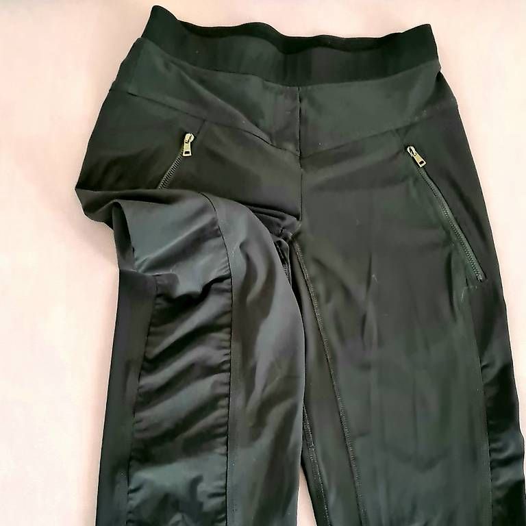 Pantaloni: Schwarze Hose Marc cain – Usato da Oberaach venduto da Sey-gnb5 1