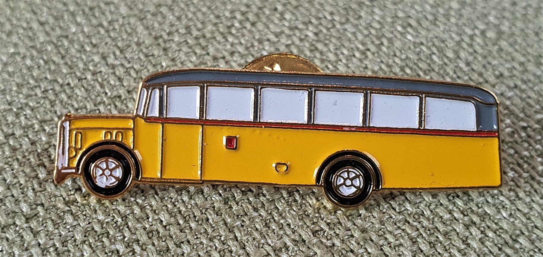Saurer Placchette & Badge: A330 - Pin PTT Post Postauto Postbus Bus – Usato da Reinach BL venduto da Boston-Verkauf
