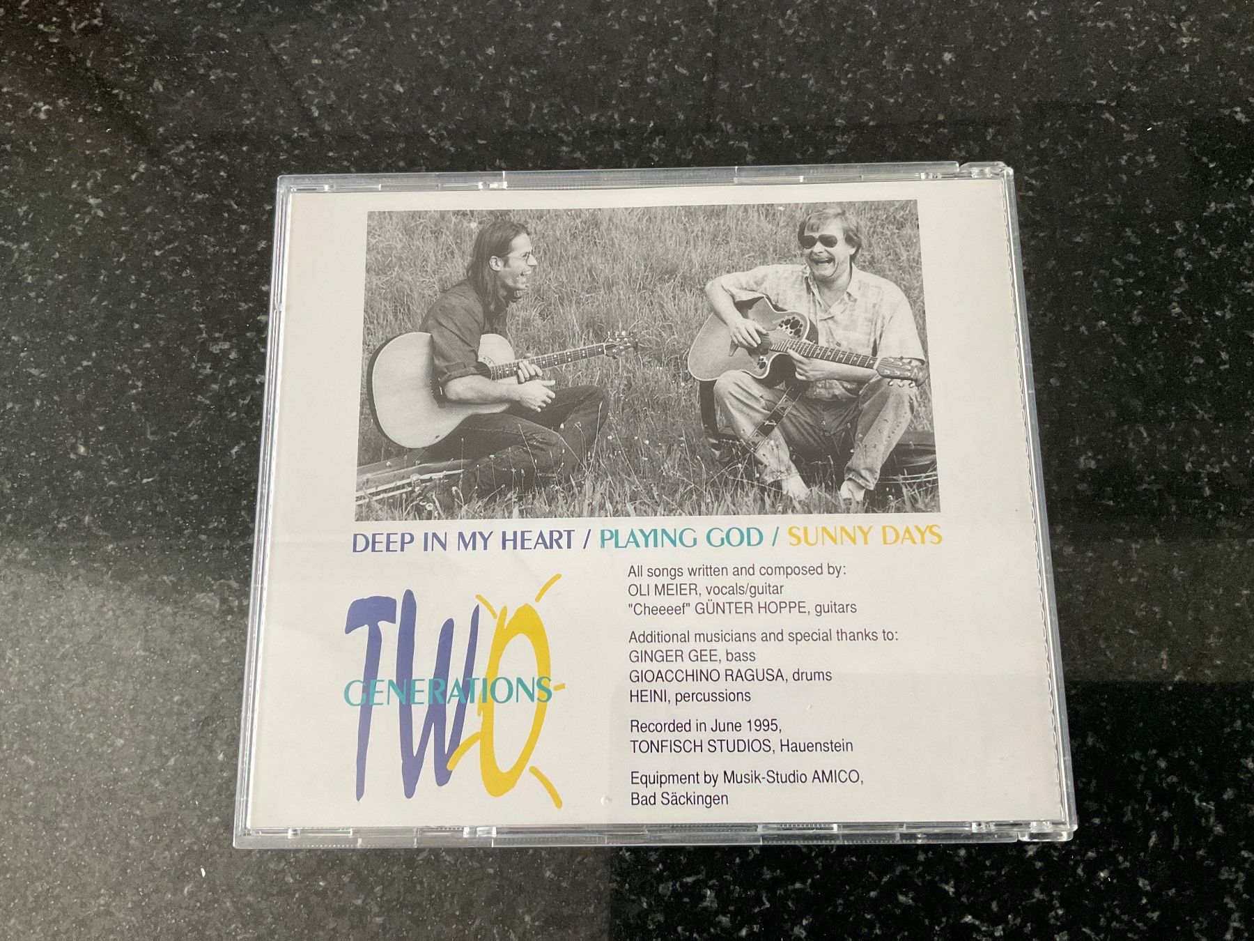 CD: CD: Two Generations, Sunny Days, Oli Meier – Nuovo (secondo la descrizione) da Wetzikon ZH venduto da CZ. 1