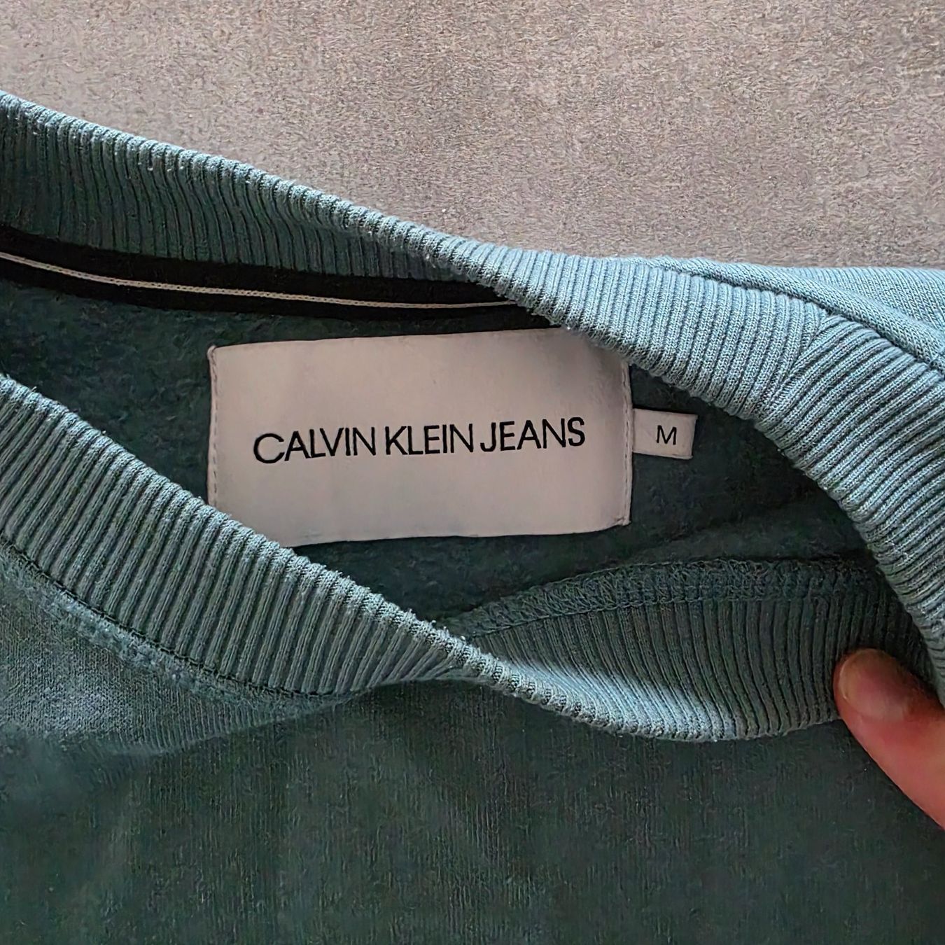 Calvin Klein Maglioni & Felpe: Pullover Calvin Klein Jeans grün Grösse M – Usato da Bern venduto da TMYZ 1