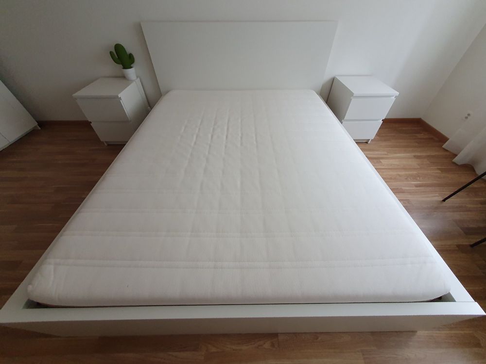 Complete bed set (frame, mattress, bed base, 2 bed chests) Kaufen auf