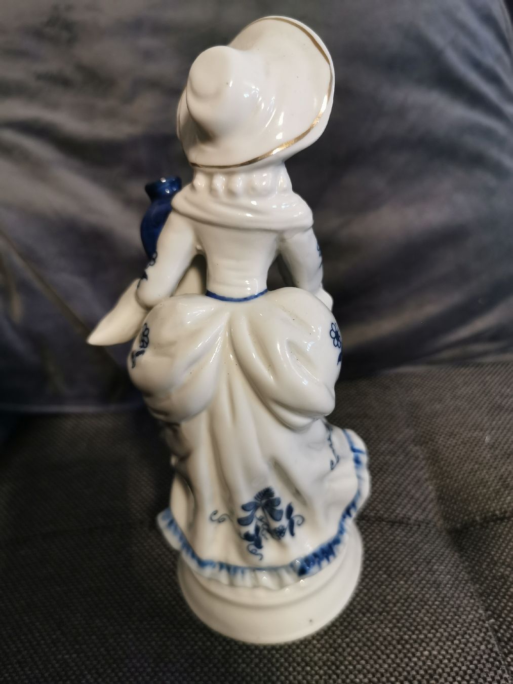 Figuren: Porzellanfigur Frau mit Base/Krug – Gebraucht aus Buchs SG von and_s6ps 2