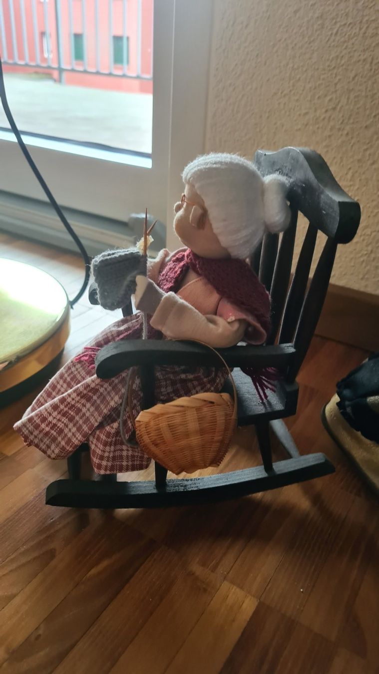 Puppen: Puppe Oma im Schaukelstuhl – Gebraucht aus Schöftland von rs.schaerli 2