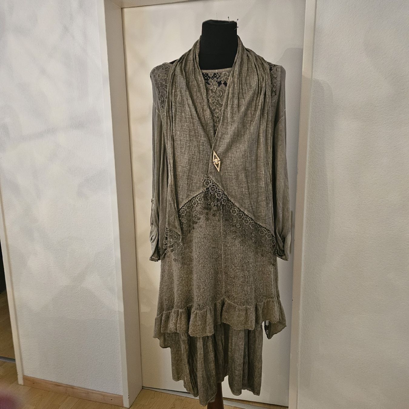 Kleider: Boutique kleid lang gr 46 – Gebraucht aus wolfhalden von 46464646