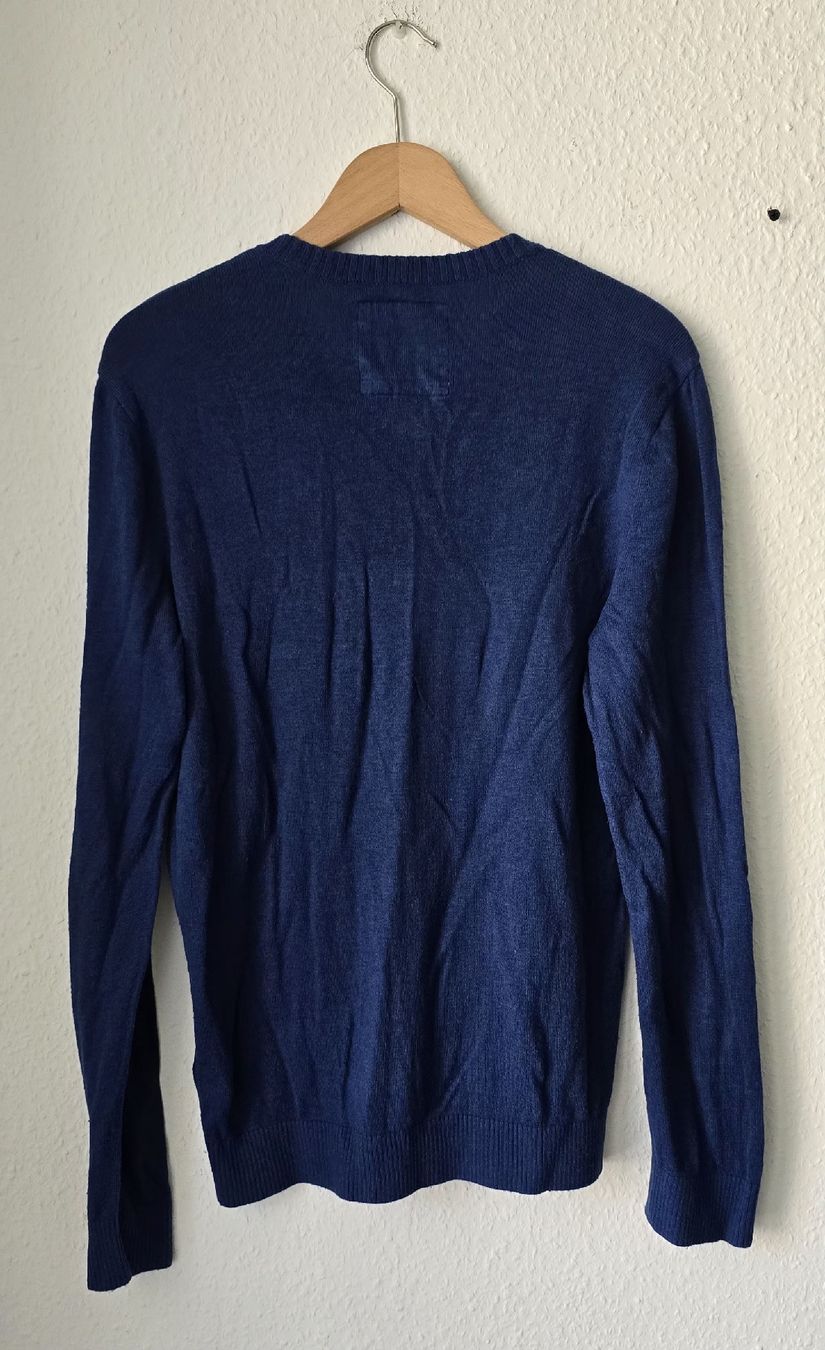 Hollister Pullover & Sweatshirts: Pull col V Hollister bleu marine taille M – Gebraucht aus Genève von MariaS2 4