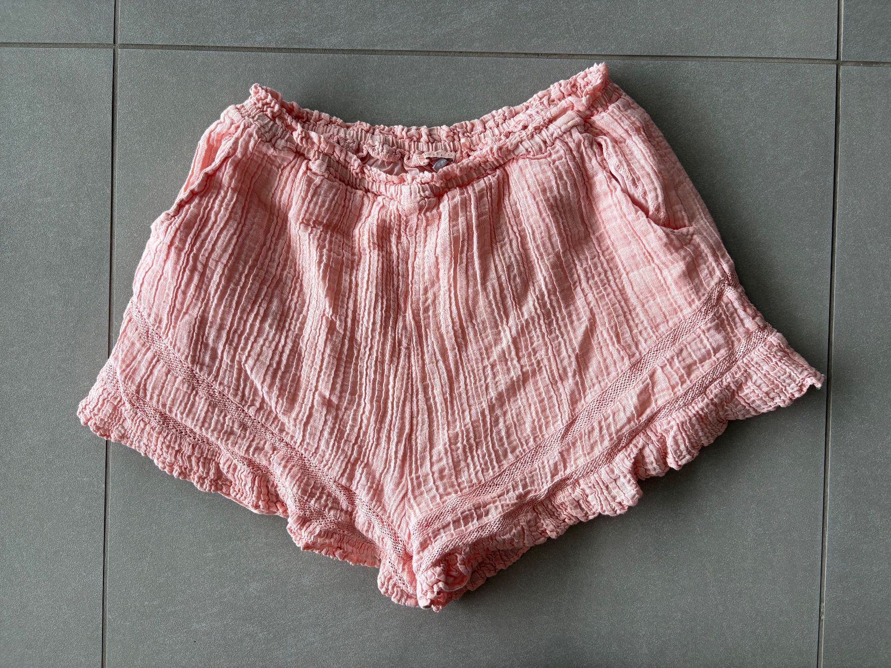 Guess Pantaloni: Rosa Boho Chic Guess Shorts – Nuovo (secondo la descrizione) da Kilchberg ZH venduto da frangipari 1