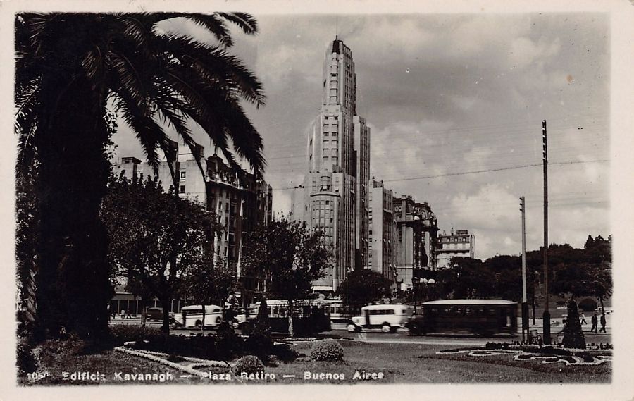 Cartoline postali: Buenos Aires, Plaza Retiro, Edificio Kavanagh, gelaufen 1957 – Usato da Frauenfeld venduto da POML