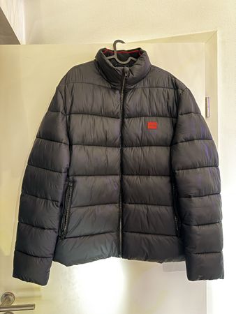 Warme HUGO Daunenjacke Gr. 52 schwarz Top Zustand