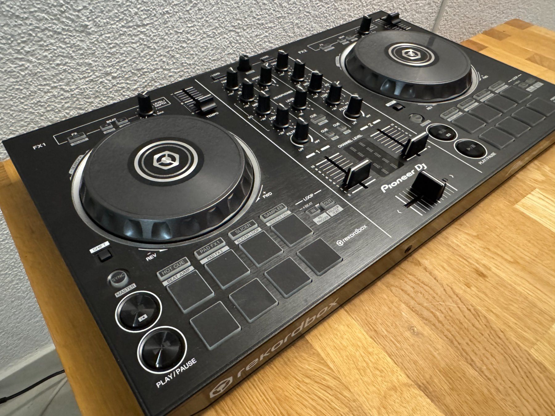 Pioneer Console di mixaggio: Pioneer DJ DDJ-RB DJ-Controller – Usato da Unterkulm venduto da mdd_designs 1