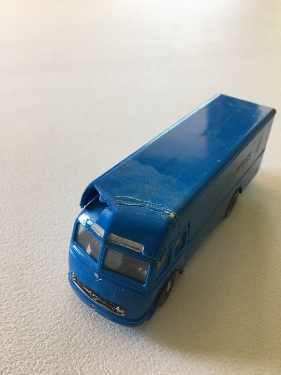 Siku Modellini d'auto: Siku Mercedes V97 Möbelwagen – Difettoso da Grellingen venduto da Toyhamster 1