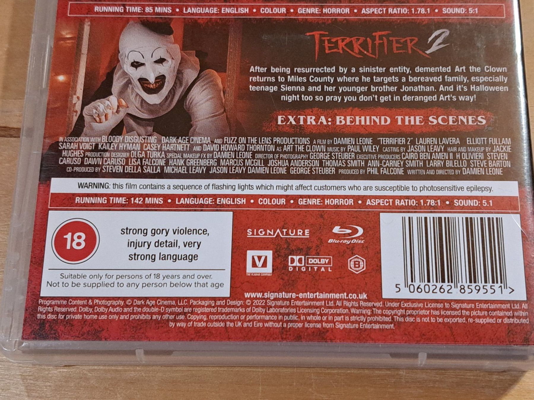 Tutti i DVDs: Blu-Ray Terrifier und Terrifier 2, The Bloody Double – Nuovo (secondo la descrizione) da Unterseen venduto da Kanica 5