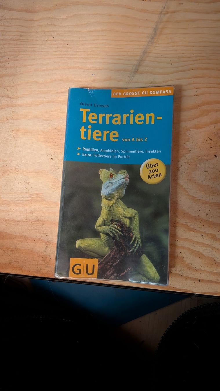 Libri: Terrarien Tiere – Usato da Wattenwil venduto da karinschaw
