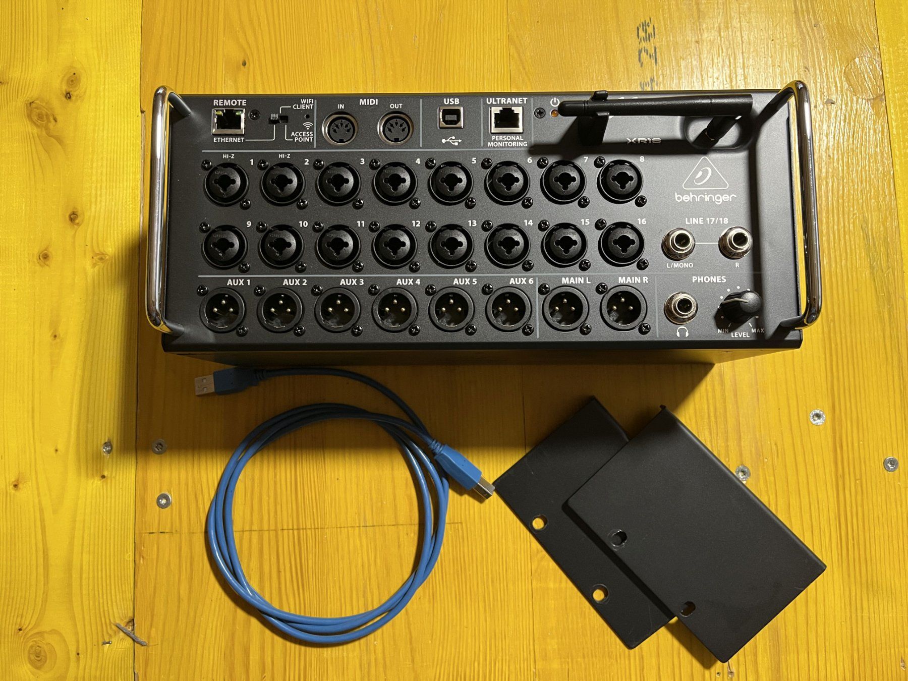 Behringer Platines de mixage: Behringer XR18 – D'occasion à Jonschwil par