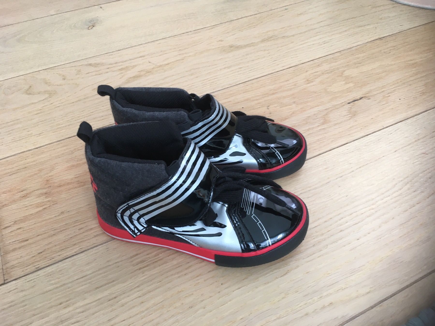Scarpe per ragazzi: Star Wars Halbstiefel Gr. 29, neu! – Nuovo (secondo la descrizione) da Gächlingen venduto da Tara_devi 3