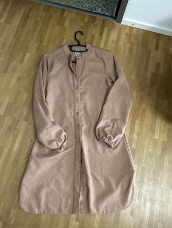 Trendiges Cordkleid in hellbraun, Grösse 38 