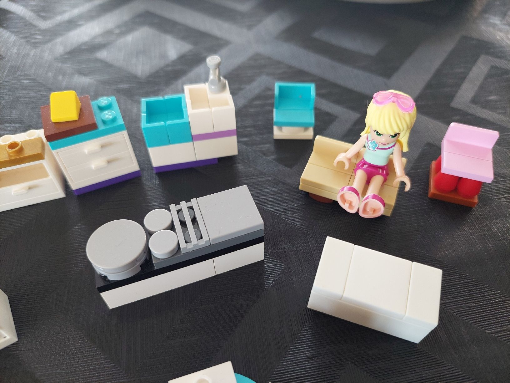 Lego Spielzeuge: Div. Lego Friends Möbel und Figur.  – Gebraucht aus Zetzwil von sti_x9xf 3