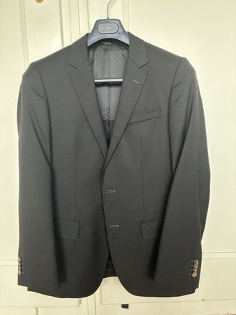 Veste Hugo Boss noire, taille 46, comme neuf