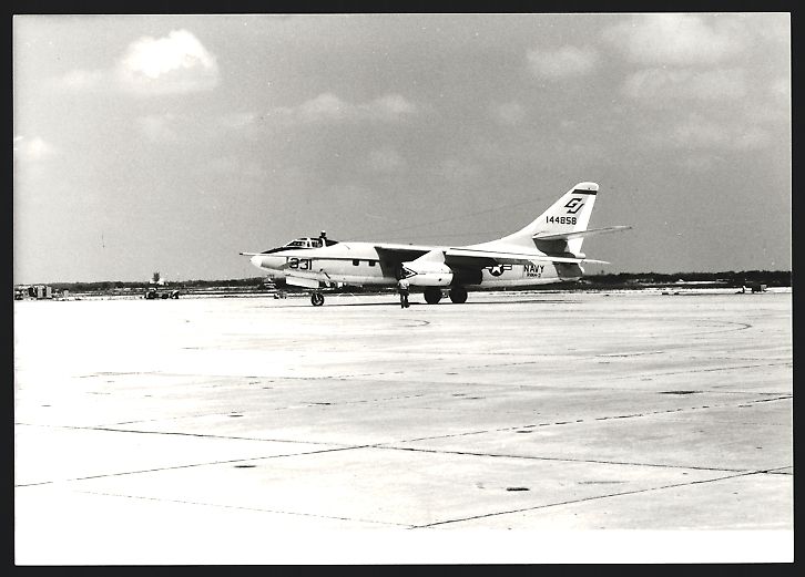Fotografie &  Plakate: Fotografie Flugzeug Douglas A-3 Skywarri – Gebraucht aus Berlin von bartko-reher