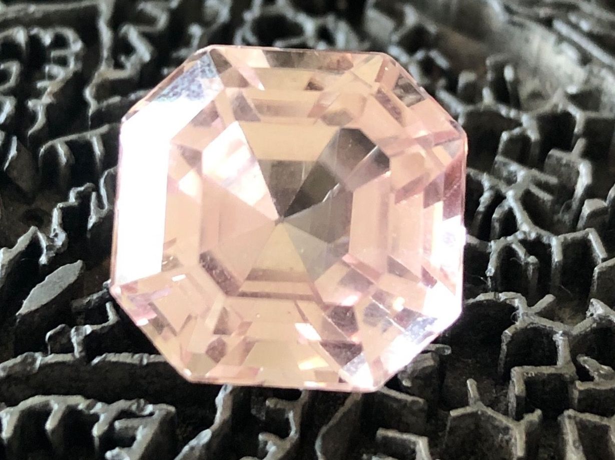 Pietre preziose: KUNZITE  im Ascher Cut   18.50cts – Nuovo e nell'imballaggio originale da Seftigen venduto da tigers12