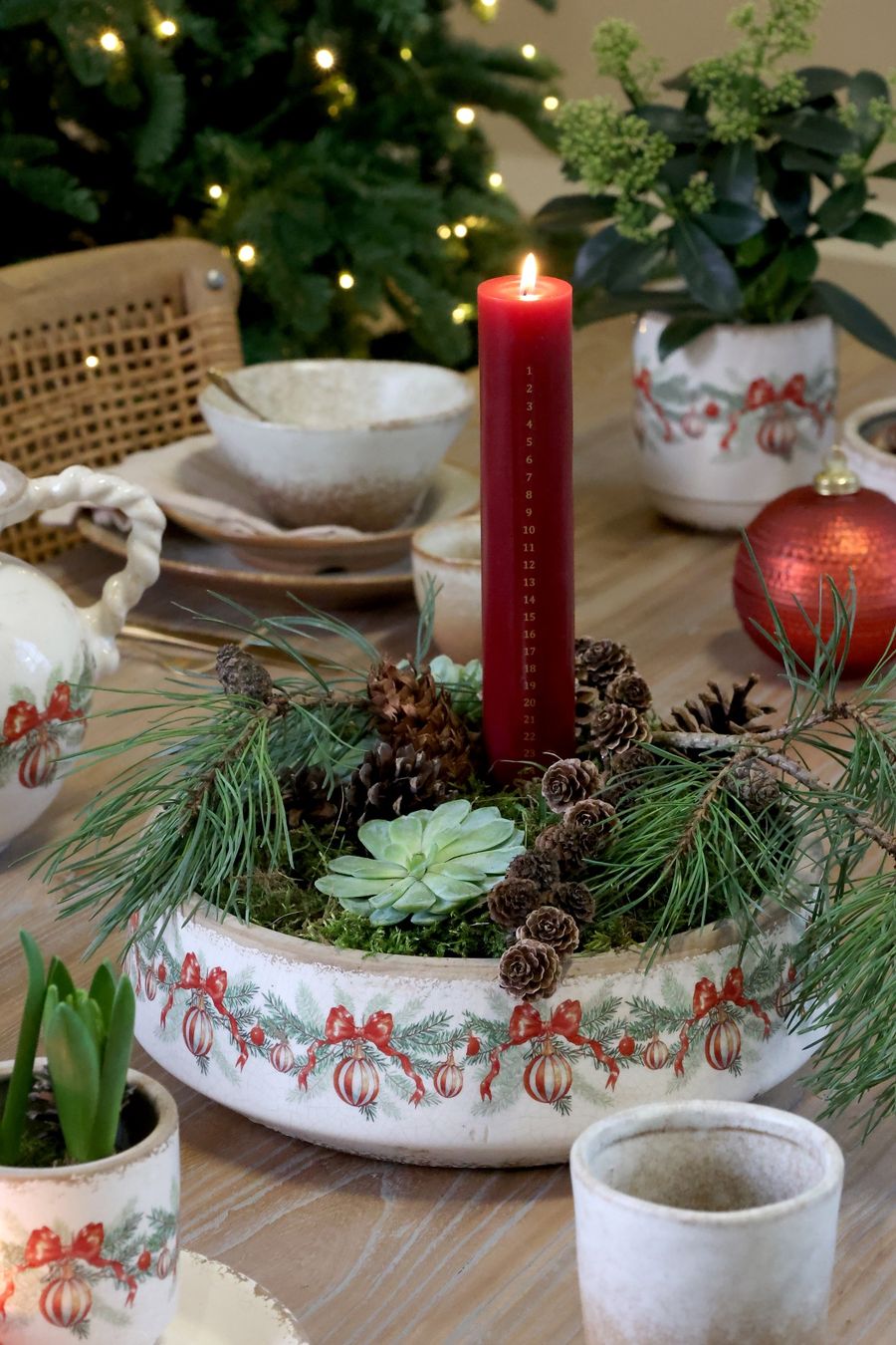 Servierplatten: Chic Antique Tablett mit Weihnachtskugel und Schleife – Neu und originalverpackt aus Innertkirchen von Glatthard-Interior 1
