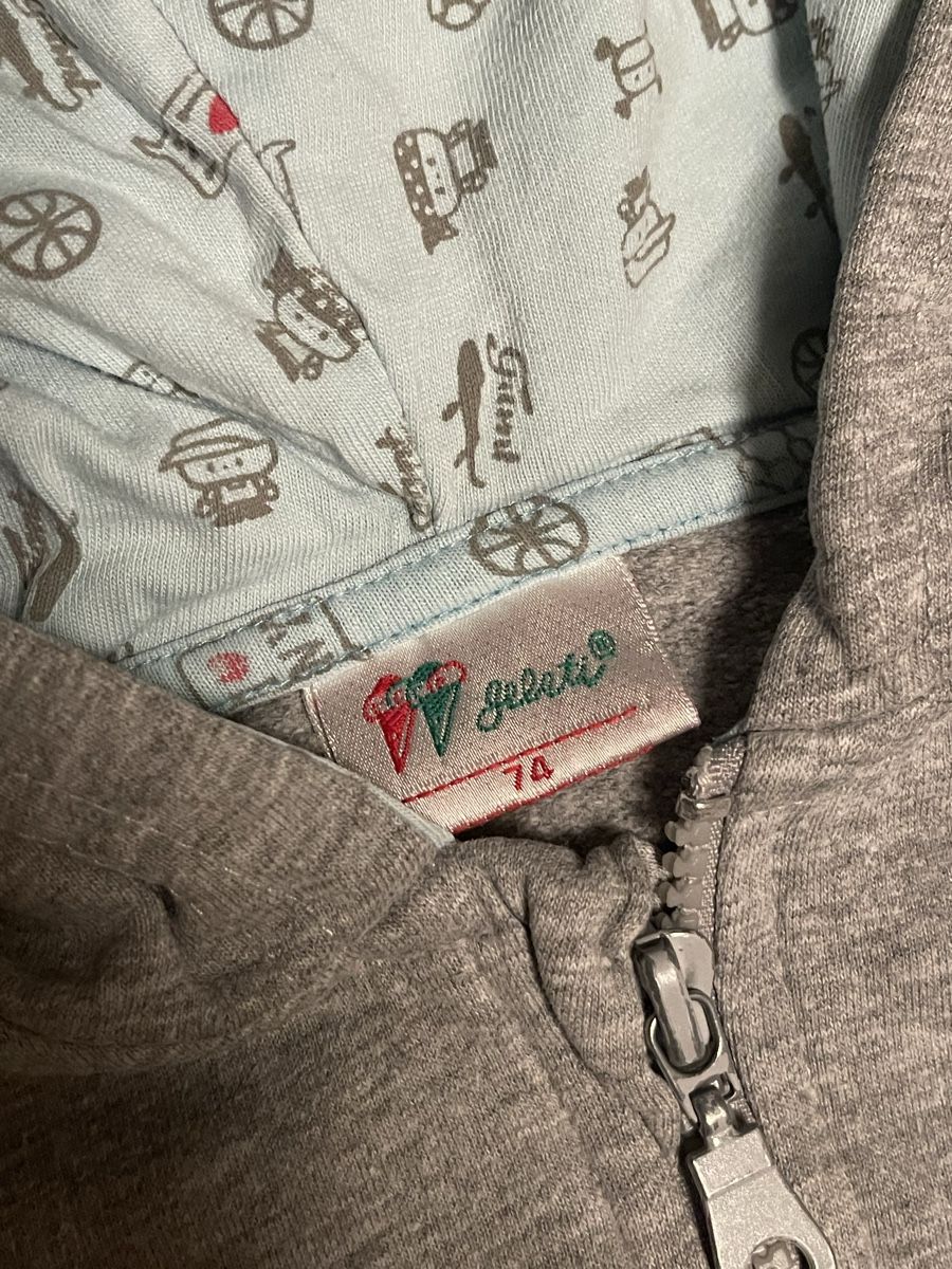 Maglioni & Felpe: Pulli Gr. 74, Grau, mit Kapuze – Usato da Hirzel venduto da carta9 1