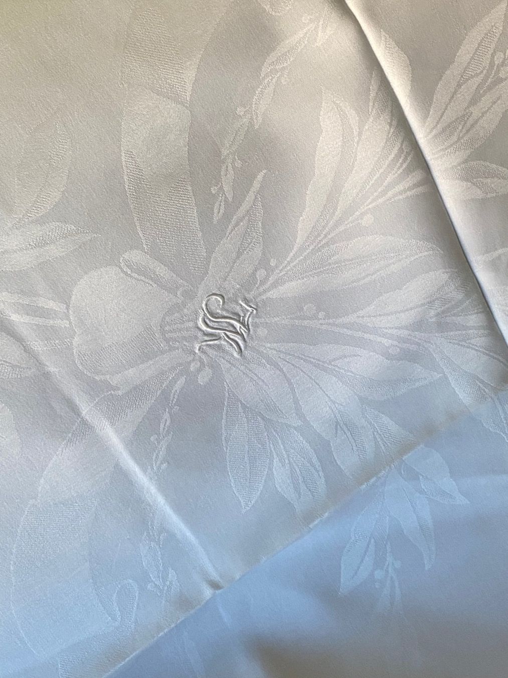Sonstige Tischwäsche: Tischtuch mit feinem Muster  ca  182 x 180 cm – Gebraucht aus Allenwinden von Obalu 3
