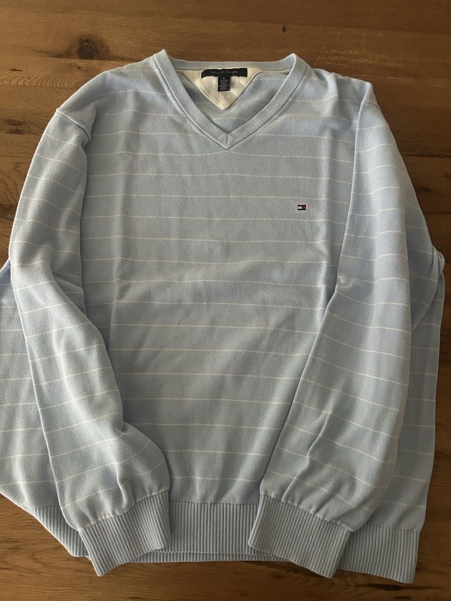 Tommy Hilfiger Maglioni & Felpe: Hellblau gestreifter Tommy Hilfiger Pulli – Nuovo (secondo la descrizione) da Winterthur venduto da nov_wgx2 1
