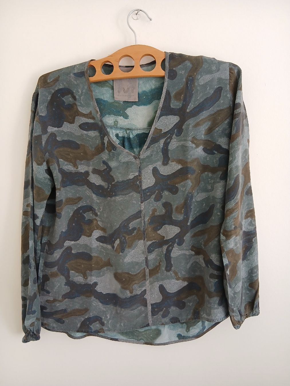 Camicette: IVI silk blouse army pattern size S – Nuovo (secondo la descrizione) da Wil SG venduto da tre_g2l7