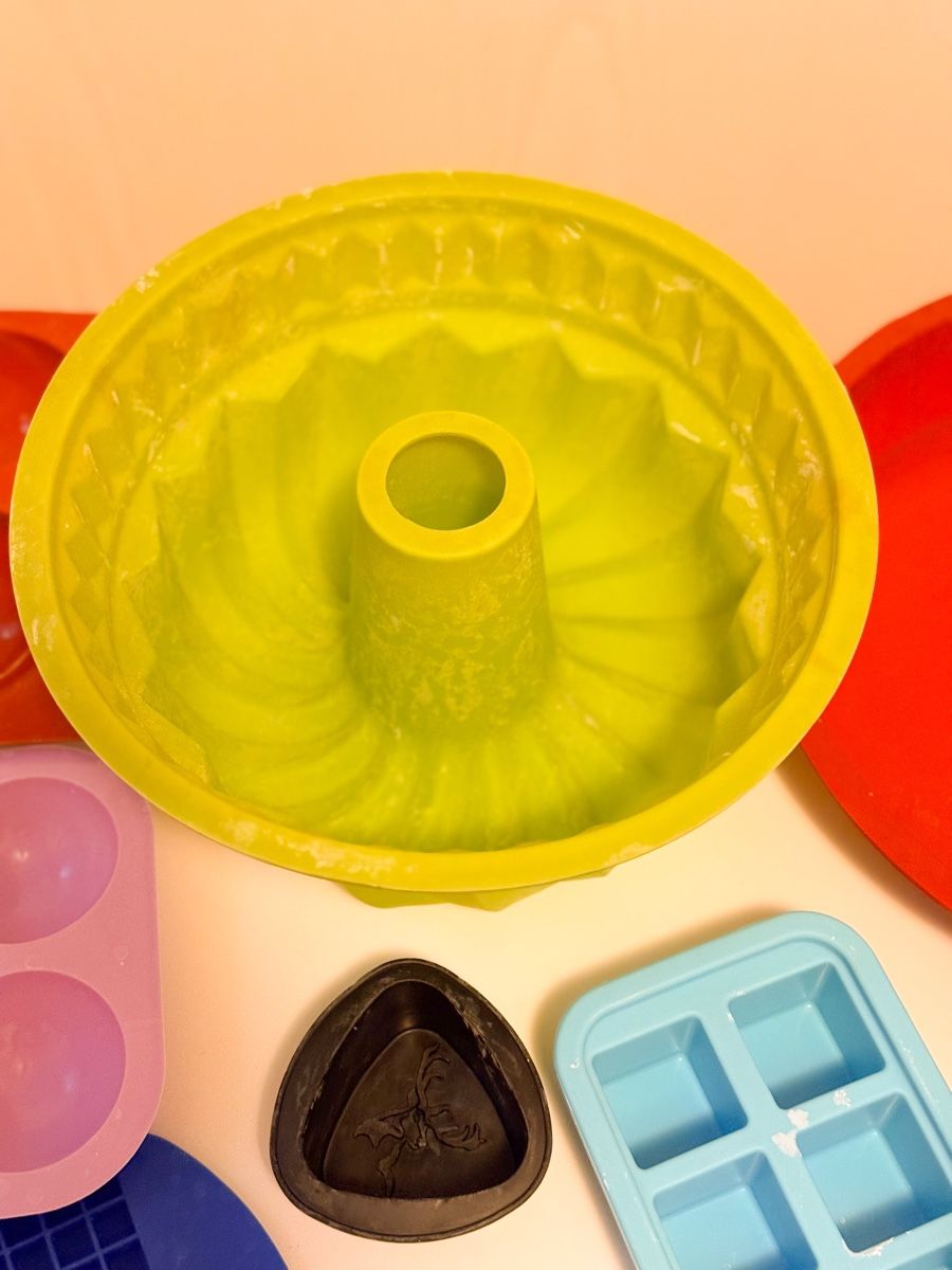 Backformen: Silikonformen – Backen, Eiswürfel & Schokolade – Gebraucht aus Galmiz von Wichtel25 3