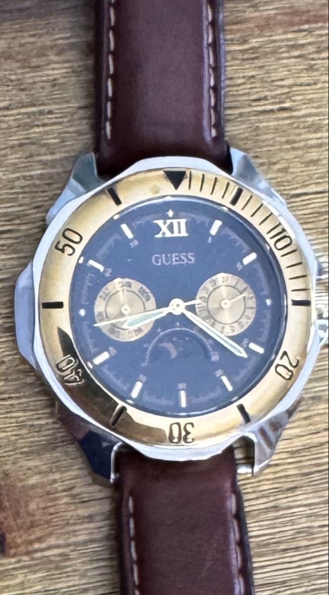 Guess Montres: GUESS Quartz  – D'occasion à Zürich par SAVAPFC 4