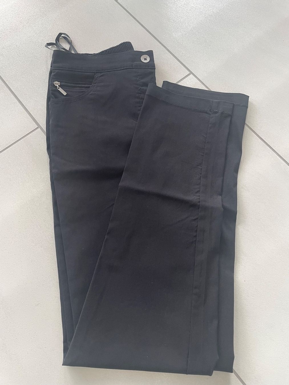 Pantaloni: Schwarze Damenhose originalverpackt Gr 40 – Nuovo e nell'imballaggio originale da Rüti ZH venduto da Tal_ga6N 1