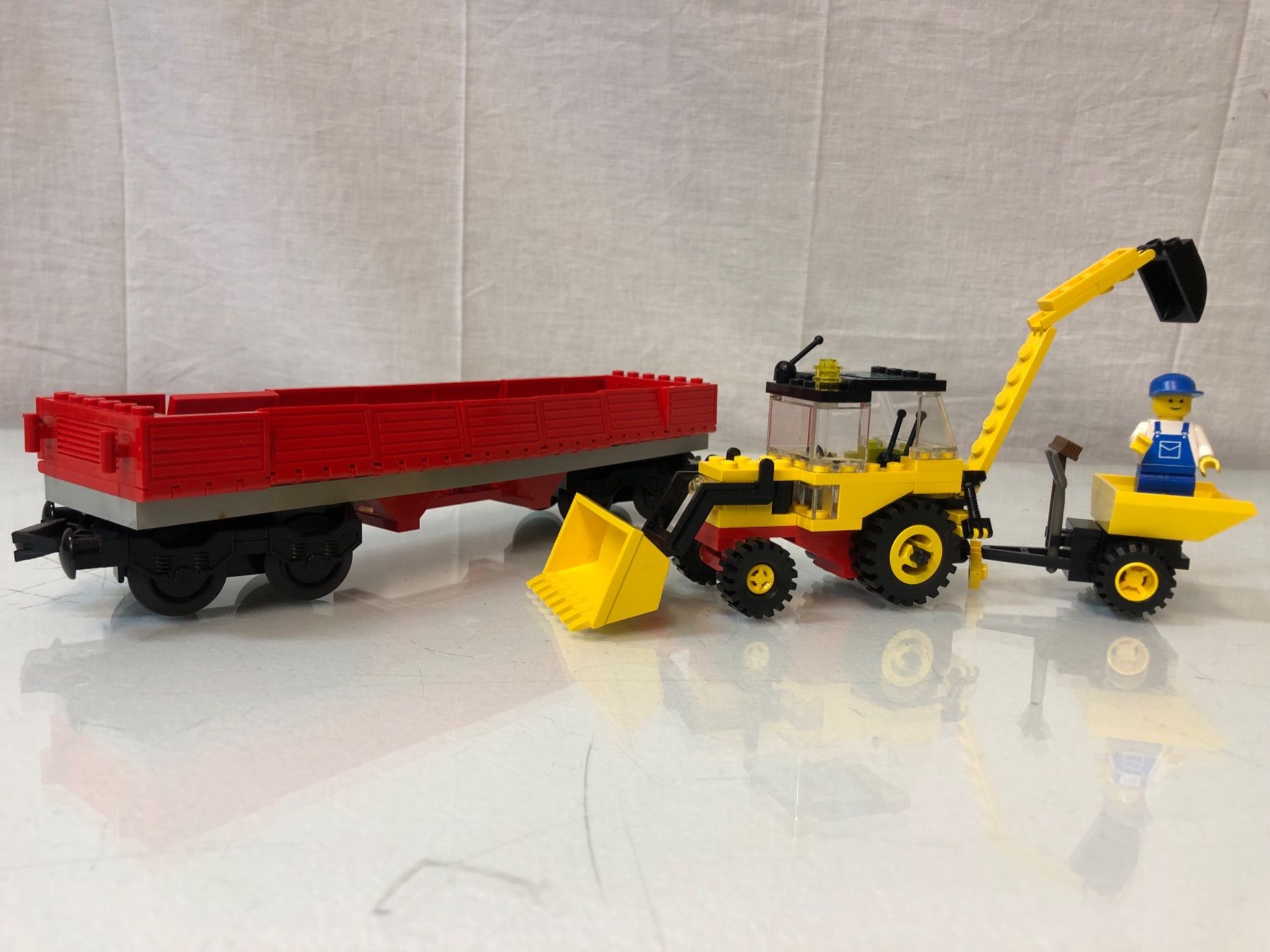 Lego Kit di costruzioni: LEGO 4543 - Tractor Flatbed 9V Eisenbahn Tieflader Waggon – Usato da Brunnen venduto da Allerwaren