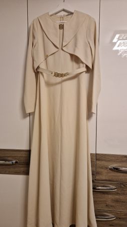 Elegantes beige Kleid