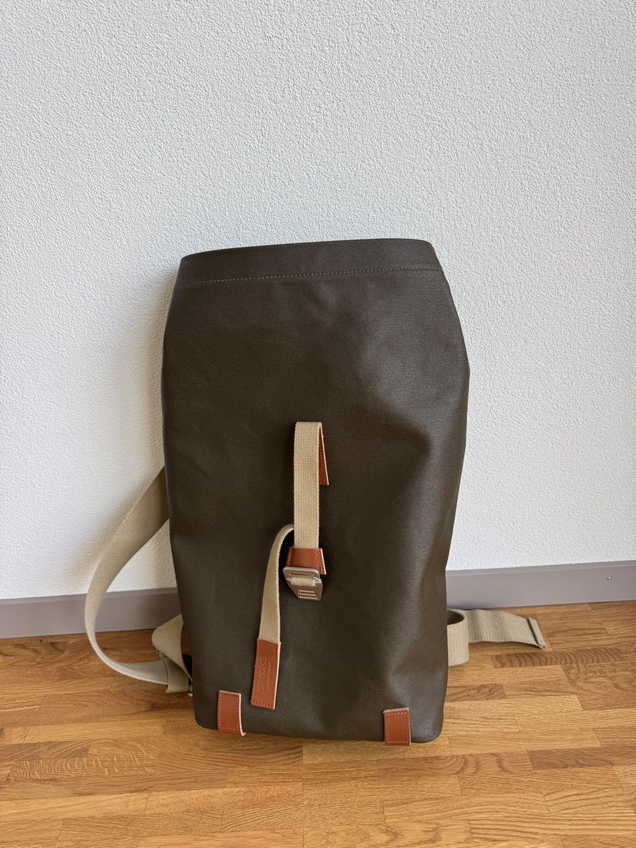 Brooks Rucksäcke: Brooks Pickwick Rucksack 12l, Farbe moss – Gebraucht aus Zürich von Parasailor 2
