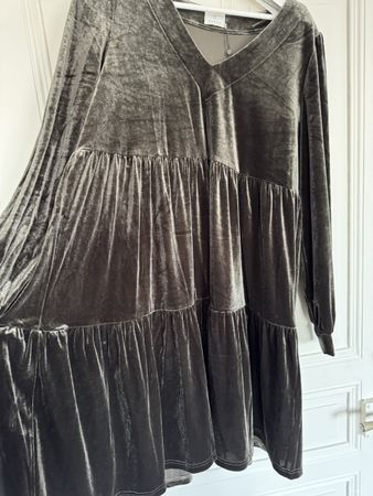 KAFFE Samtkleid, Grösse L, Khaki, neuwertig für den Winter