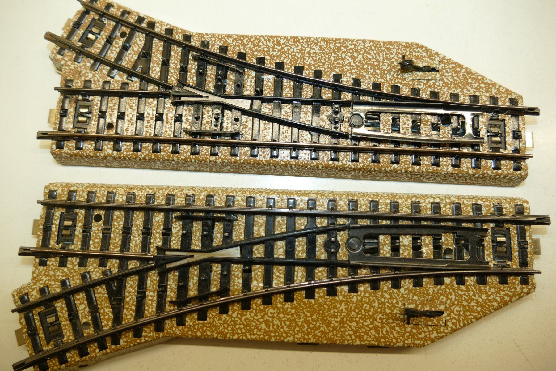 Märklin Modellini di ferrovie: Märklin H0: M-Gleis Handweichenpaar 3 – Usato da Niederhasli venduto da rail-duerst 1