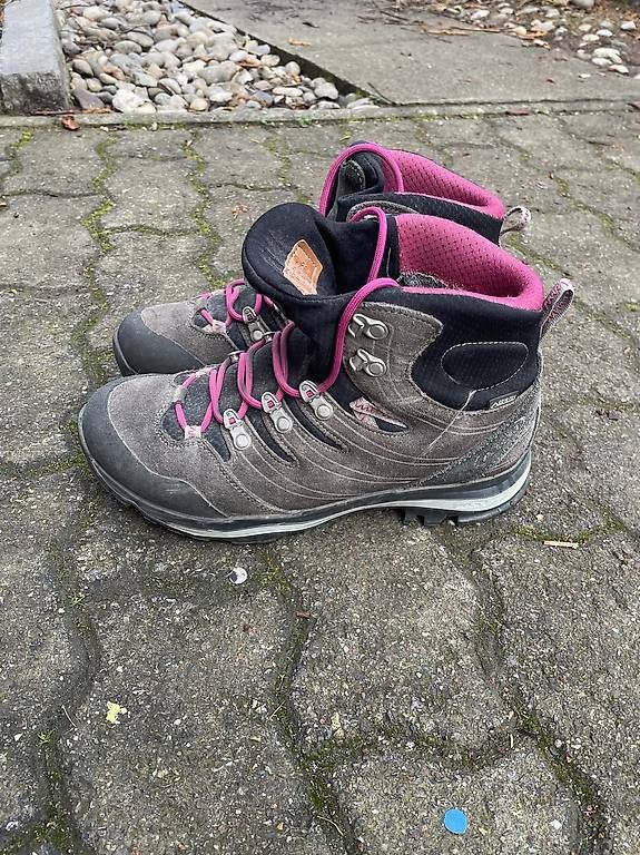 Scarpe da donna: Wanderschuhe Gr. 39.5 AKU – Usato da Birsfelden venduto da severinio 1
