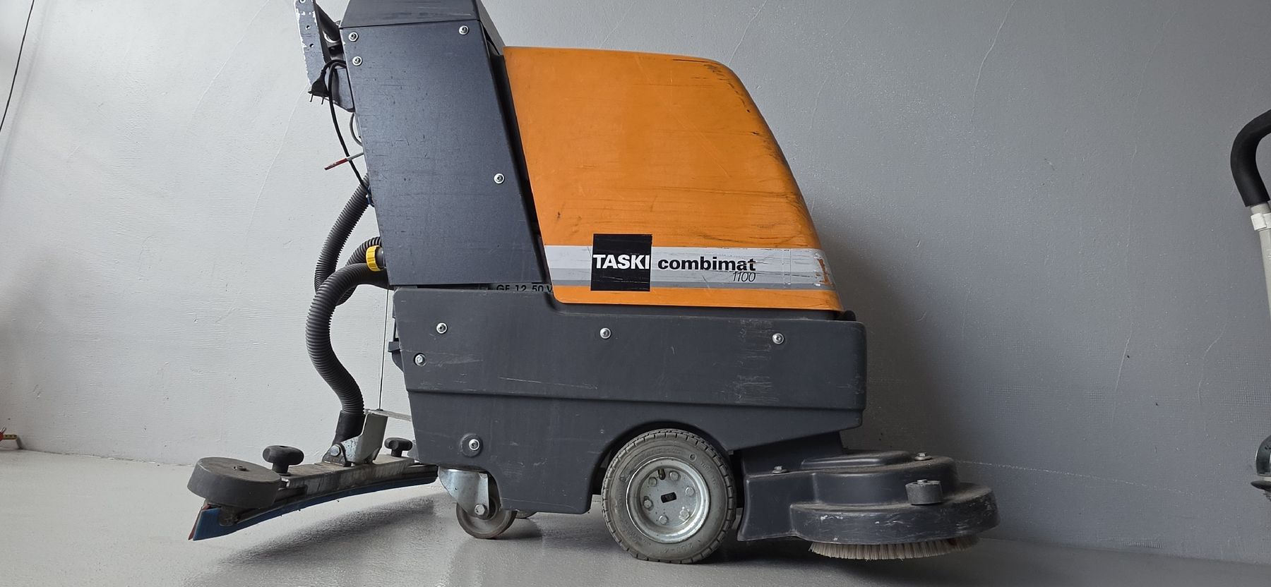 Alle Maschinen: Taski Combimat 1100 Scheuersaugmaschine – Gebraucht aus Au SG von abrollfiaber 5